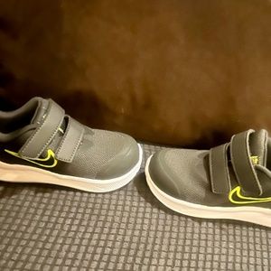 Boys size 7 Nike sneakers